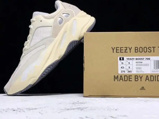hype Adidas 700 Boost Analog EG7596 Yeezy 0608